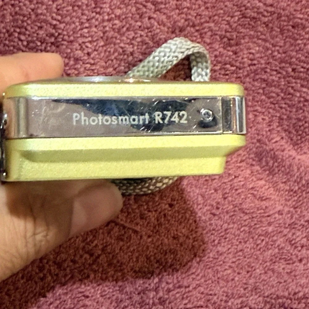 HP photosmart r742